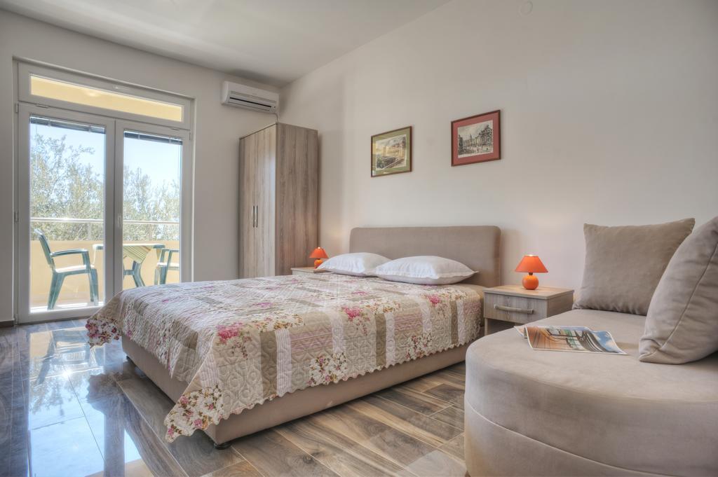 Apartmani Agape Petrovac na moru Exterior foto