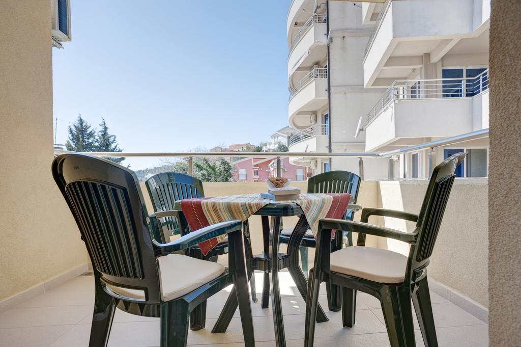 Apartmani Agape Petrovac na moru Exterior foto