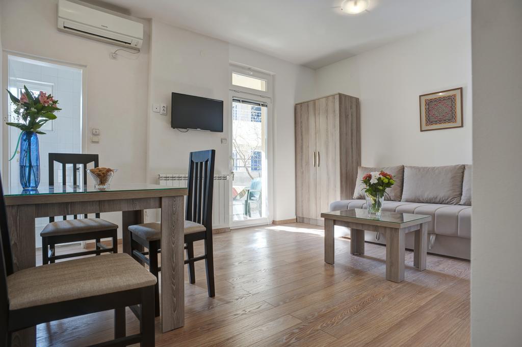 Apartmani Agape Petrovac na moru Exterior foto
